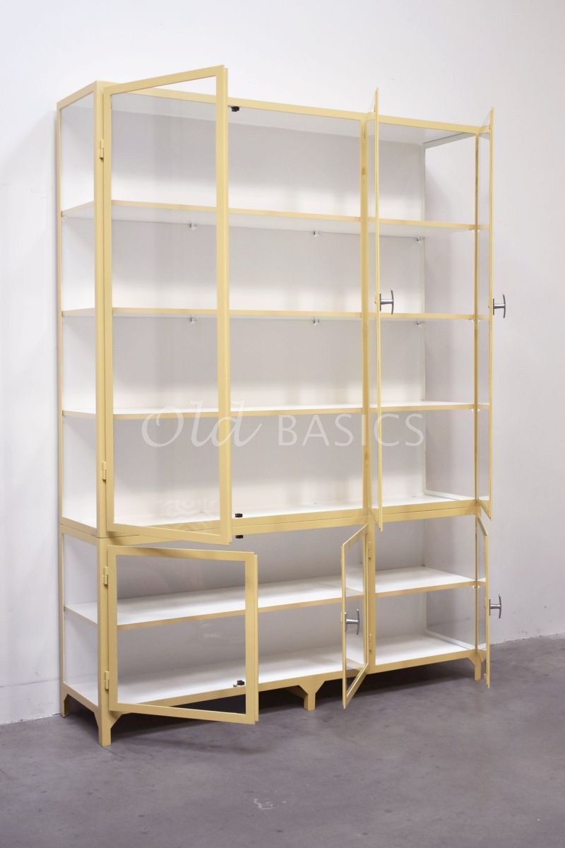 Detail van Apothekerskast Vitrine, 3 deuren, RAL1001, geel, crème, materiaal staal